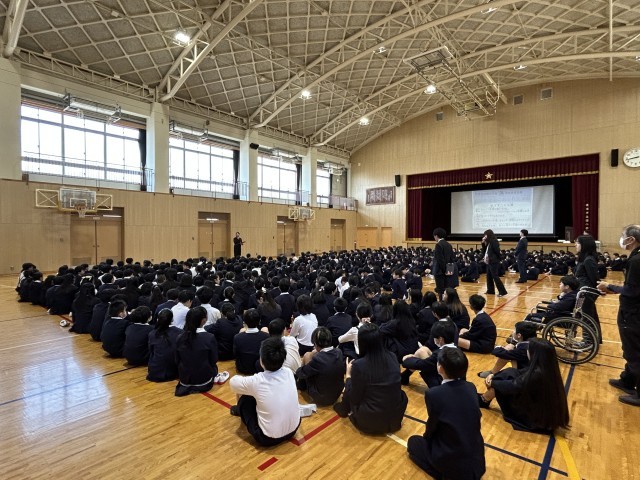 校長先生から今年度の学校目標を伝えてもらっています。