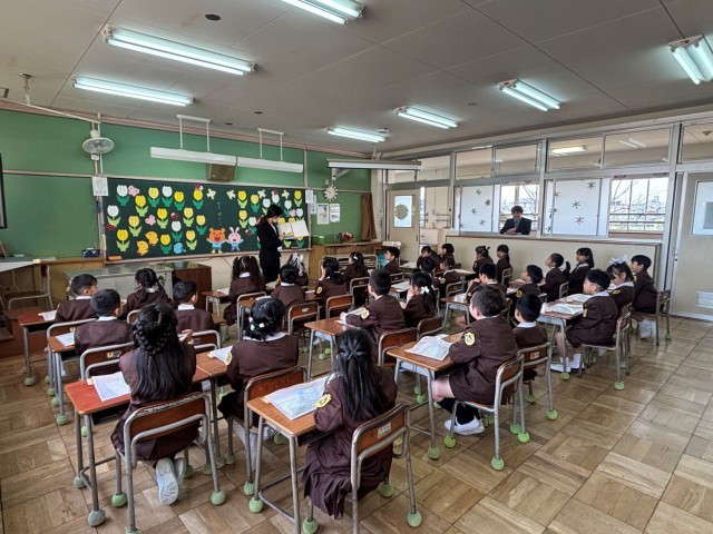 少し緊張した様子の新一年生