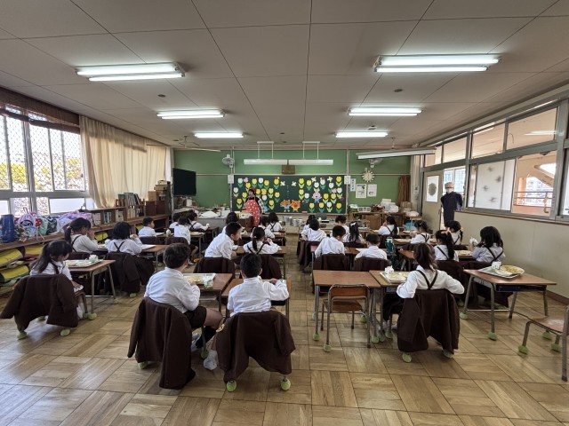 はじめての給食　おいしくいただきました