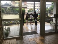 生き物・ボランティア委員会、募金活動。