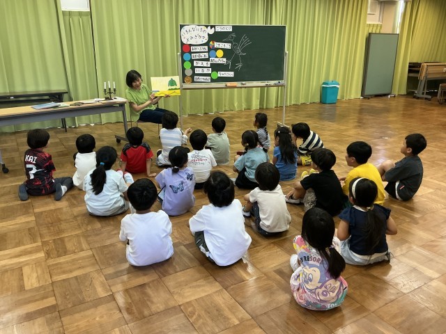 ２年「いろんないろのよみきかせ」