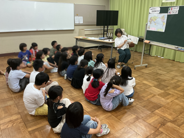 ３年「よみきかせで世界旅行！」