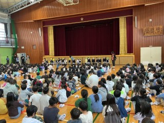 小学生の前に立って、ご挨拶＊＾＾＊